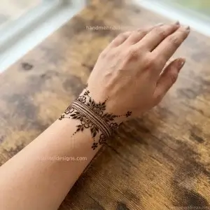 Simple floral bracelet mehndi design around the wrist with tiny flowers and leaves